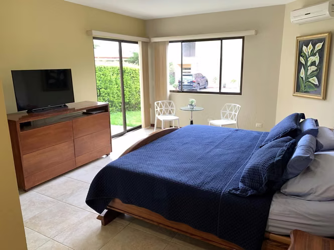VENTA DE CASA DE UNA PLANTA, EN CONDOMINIO, SANTA ANA, PIEDADES - Imagen 10