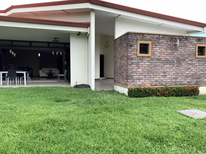 VENTA DE CASA DE UNA PLANTA, EN CONDOMINIO, SANTA ANA, PIEDADES - Imagen 15