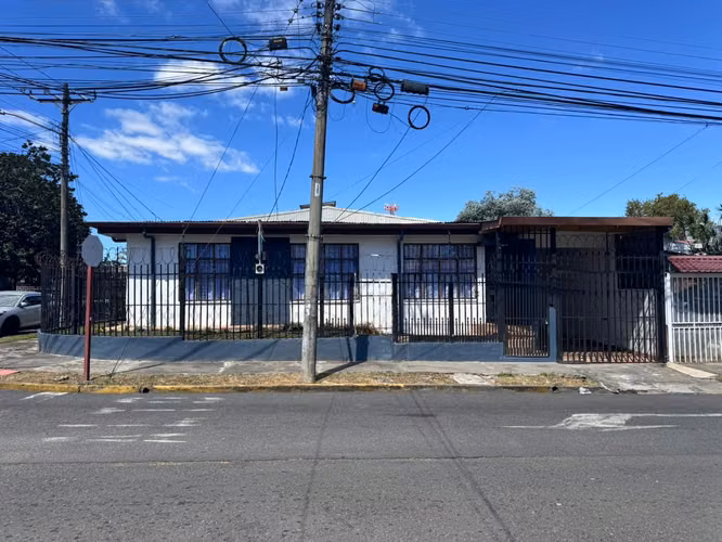 Venta de casa en Urbanización Palo Grande en Desamparados Centro -EU