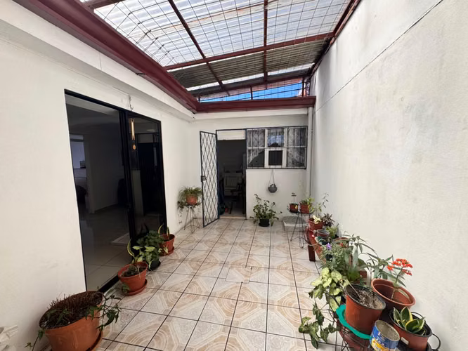 Venta de casa en Urbanización Palo Grande en Desamparados Centro -EU