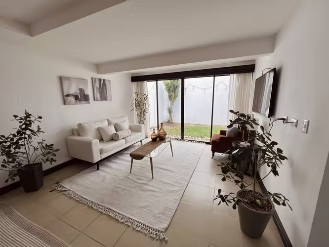 Casa Espectacular en Alquiler – Santa Ana Full Amoblado - Imagen 3