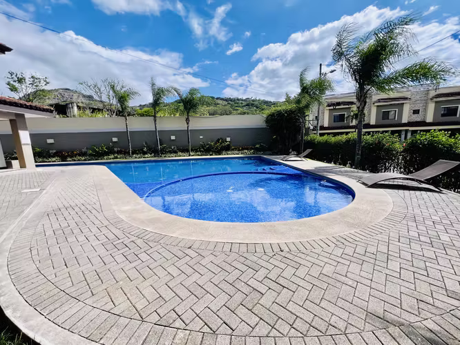 Casa Espectacular en Alquiler – Santa Ana Full Amoblado - Imagen 9