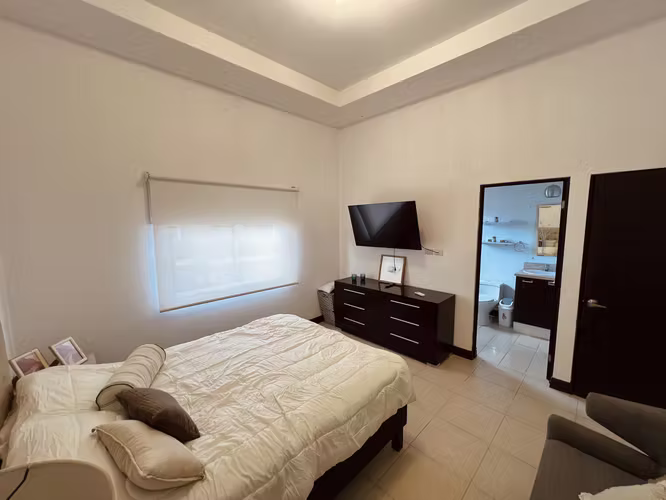 Casa Espectacular en Alquiler – Santa Ana Full Amoblado - Imagen 7