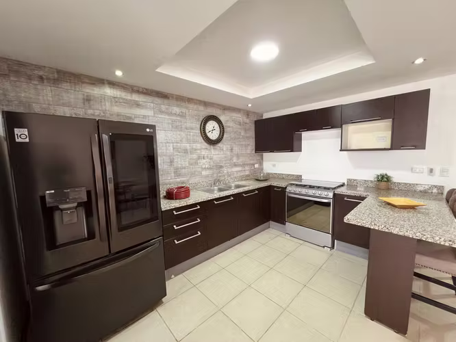 Casa Espectacular en Alquiler – Santa Ana Full Amoblado - Imagen 4