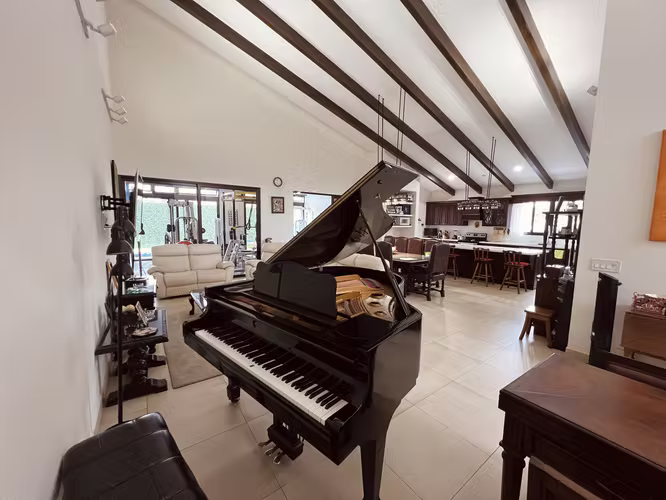 CASA DE LUJO EN VENTA | CONDOMINIO BOUTIQUE – RÍO ORO, SANTA ANA - Imagen 3