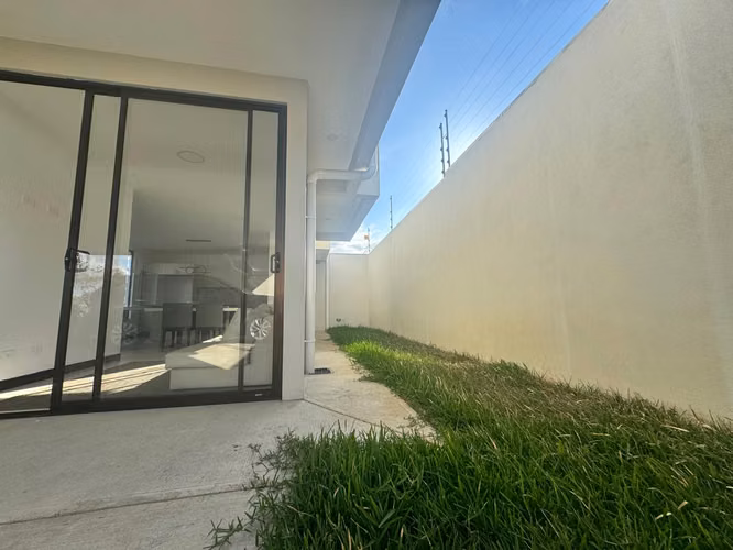 Venta de Casa Nueva en Condominio– Bello Horizonte de Escazú