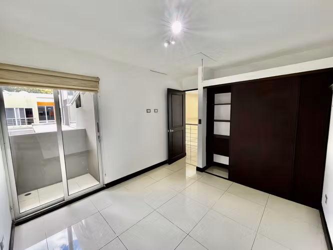POZOS SANTA ANA! CASA DE 3 HAB/2.5 BAÑOS, LINEA BLANCA Y JARDIN - Imagen 15