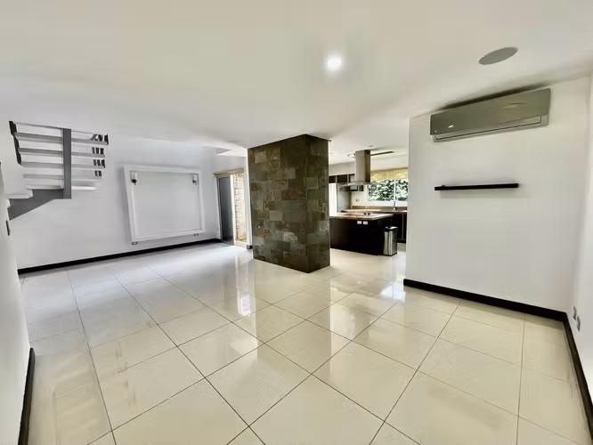 POZOS SANTA ANA! CASA DE 3 HAB/2.5 BAÑOS, LINEA BLANCA Y JARDIN - Imagen 4