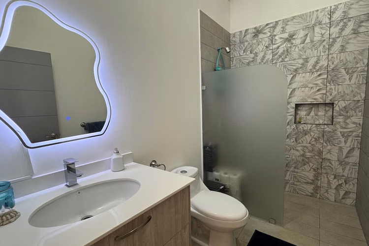 Se vende casa con jardín en Condominio Ayarco 385, La Unión-Cartago