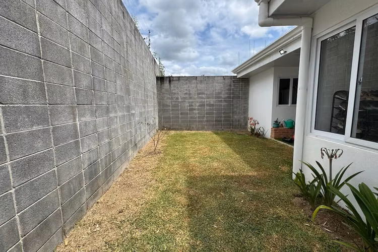 Se vende casa con jardín en Condominio Ayarco 385, La Unión-Cartago