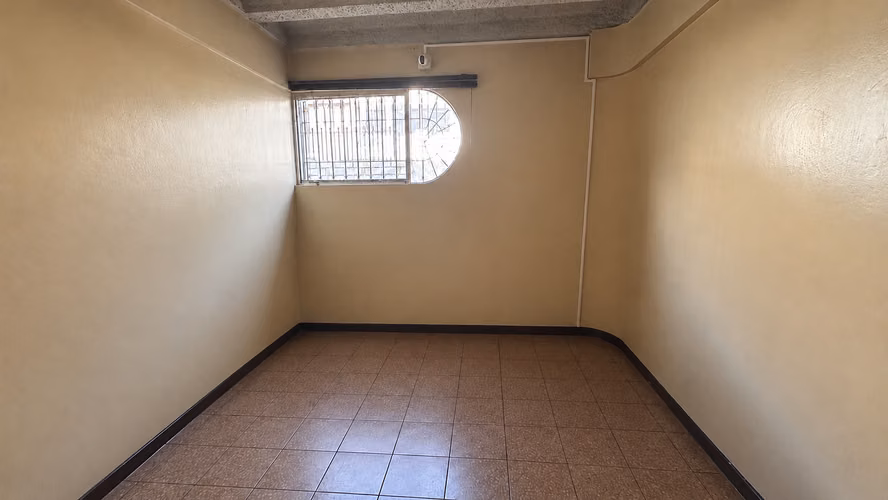 Vendo amplia casa en Heredia centro uso mixto
