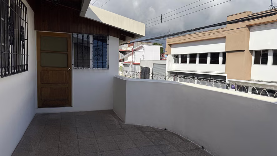 Vendo amplia casa en Heredia centro uso mixto