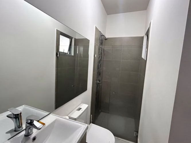 VENTA DE CASA EN CONDOMINIO VIA HEREDIA