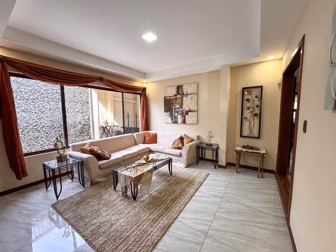 VENTA DE CASA INDEPENDIENTE DE UN NIVEL EN BELLO HORIZONTE ESCAZÚ