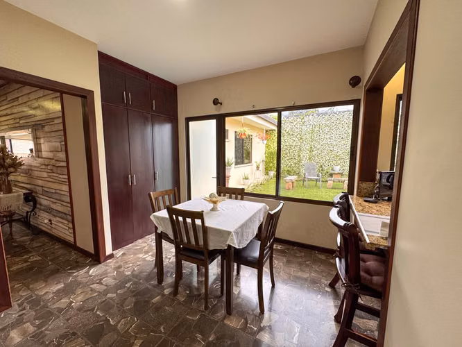 VENTA DE CASA INDEPENDIENTE DE UN NIVEL EN BELLO HORIZONTE ESCAZÚ
