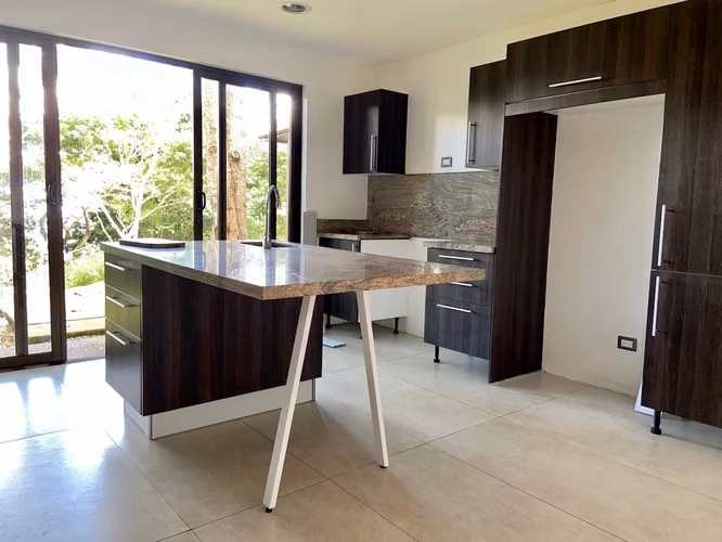 VENTA DE CASA PARA INVERSION EN CONDOMINIO MONTAÑA DEL SOL-SANTA ANA - Imagen 3