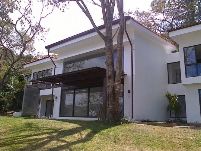 VENTA DE CASA PARA INVERSION EN CONDOMINIO MONTAÑA DEL SOL-SANTA ANA - Imagen 8