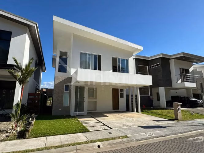 En venta casa en condominio Liv52, cerca de la Panasonic.
