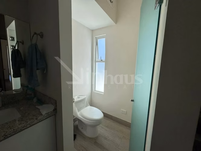 En venta casa en condominio Liv52, cerca de la Panasonic.