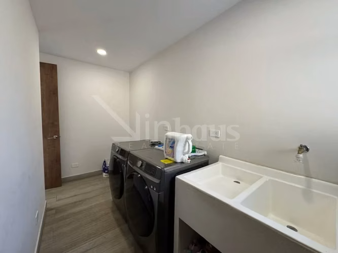 En venta casa en condominio Liv52, cerca de la Panasonic.