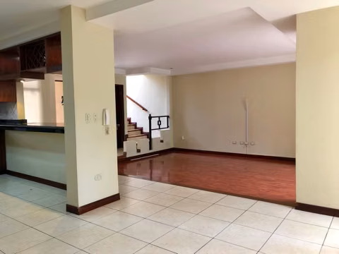 CASA HEREDIA EN CONDOMINIO CERCA DE OXIGENO Y ZONA FRANCA