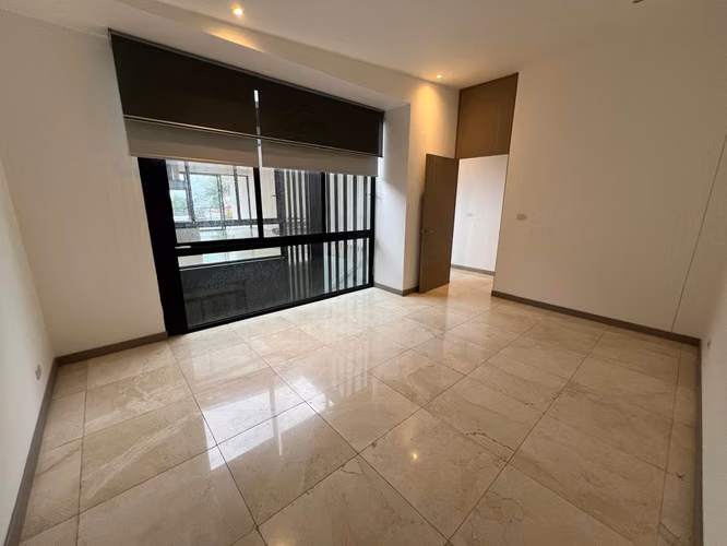 Casa contemporánea, 3 cuartos + servicio, c/u con baño, línea blanca, amenidades, Escazú