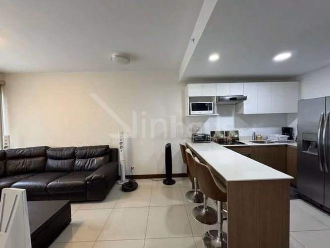 En venta apartamento con línea blanca en Nunciatura Flats.