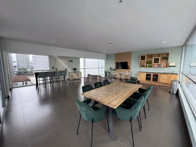 En venta apartamento con línea blanca en Nunciatura Flats.