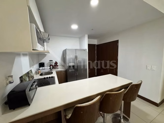 En venta apartamento con línea blanca en Nunciatura Flats.