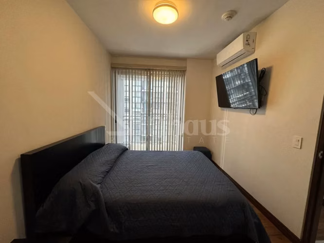 En venta apartamento con línea blanca en Nunciatura Flats.