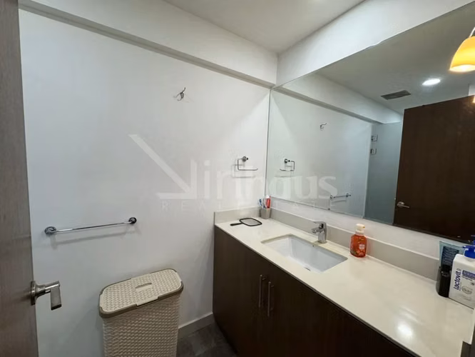 En venta apartamento con línea blanca en Nunciatura Flats.