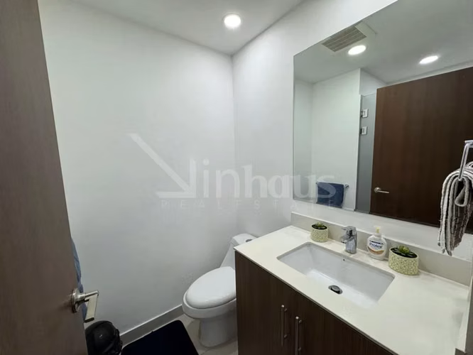 En venta apartamento con línea blanca en Nunciatura Flats.