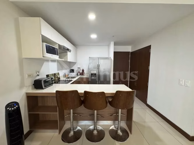 En venta apartamento con línea blanca en Nunciatura Flats.