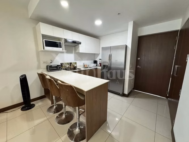En venta apartamento con línea blanca en Nunciatura Flats.