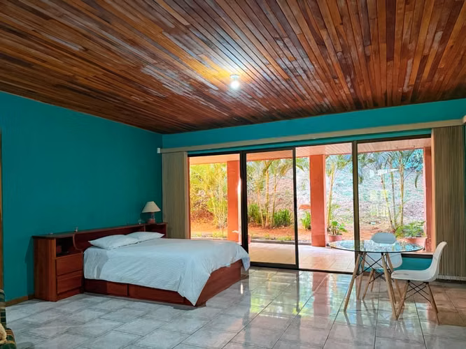 Venta de propiedad con uso mixto en Ciudad Colón