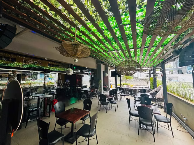 Local comercial 194m2 Santa Ana plaza comercial con menaje incluido  - Imagen 15