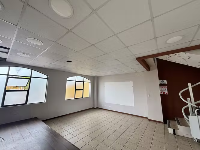 Local comercial Escazú 278m2