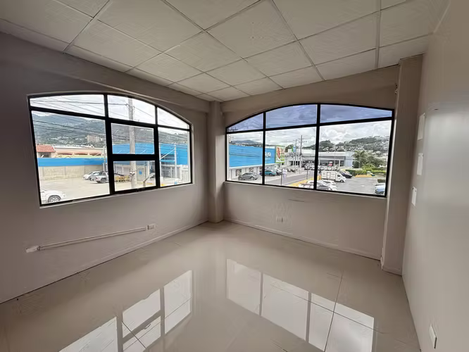 Local comercial Escazú 278m2