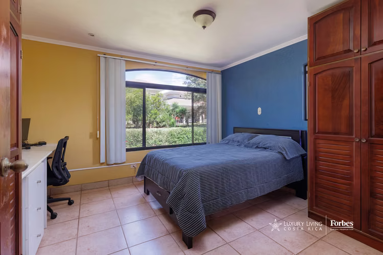 21305 - Casa de lujo de 4 dormitorios, oficina, lote amplio, Los Reyes - Imagen 12