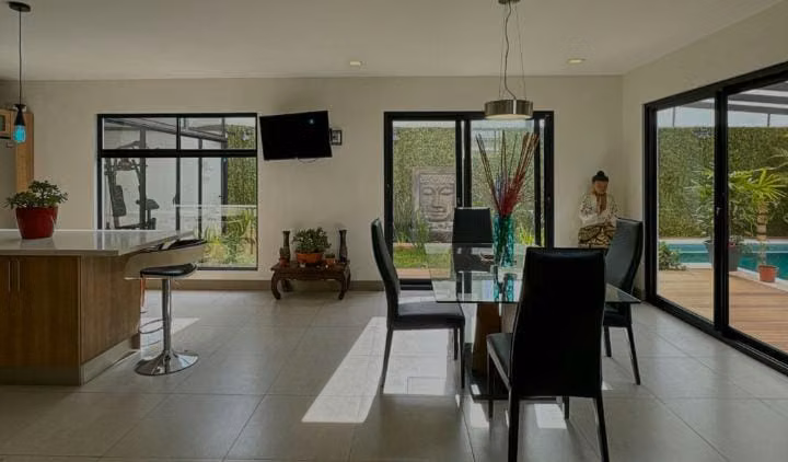 Venta de casa exclusiva en Sabanilla de Montes de Oca.