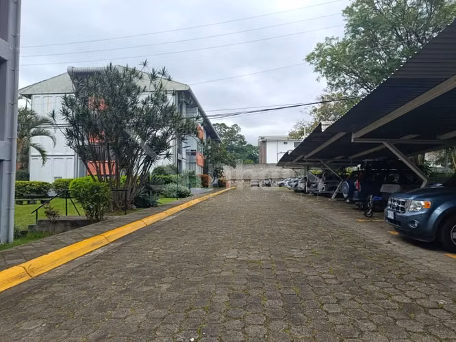 Venta de apartamento en condominio en Uruca