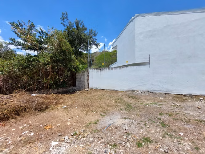 Lote 215m², permisos de construcción, condominio nuevo, exc ubicación - Imagen 2
