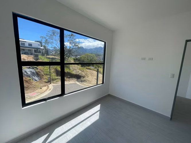 Venta de Casa Nueva en Condominio– Bello Horizonte de Escazú