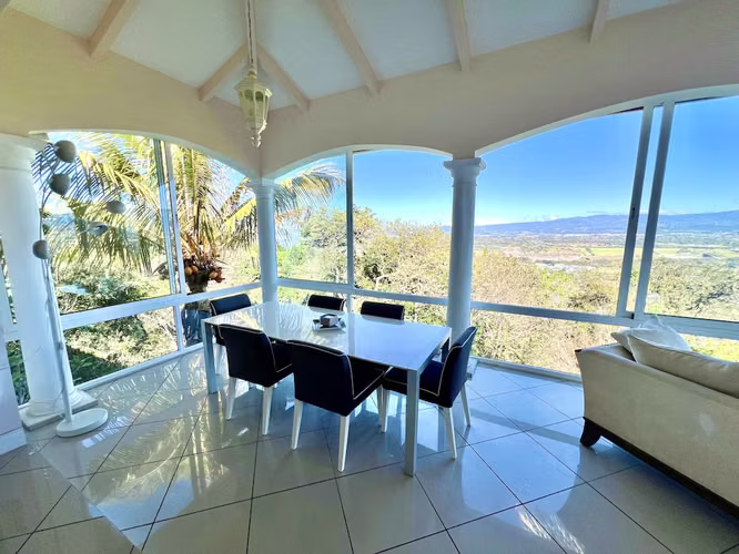 Casa de 3 cuartos, increíble vista, mucha zona verde, condo, Brasil de Mora