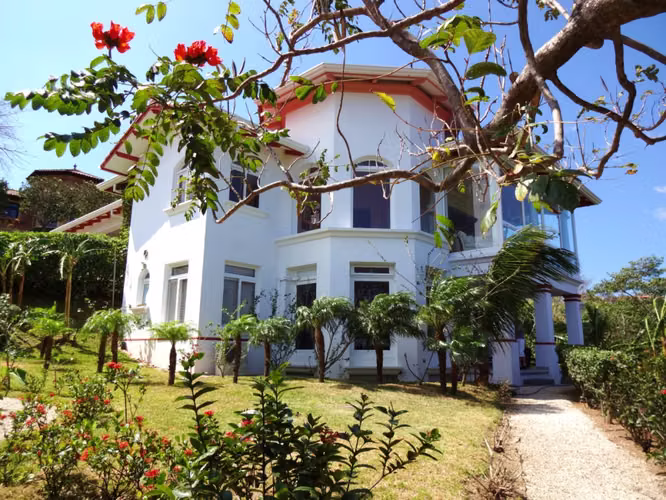 Casa de 3 cuartos, increíble vista, mucha zona verde, condo, Brasil de Mora