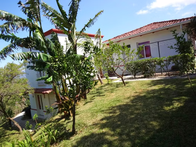 Casa de 3 cuartos, increíble vista, mucha zona verde, condo, Brasil de Mora