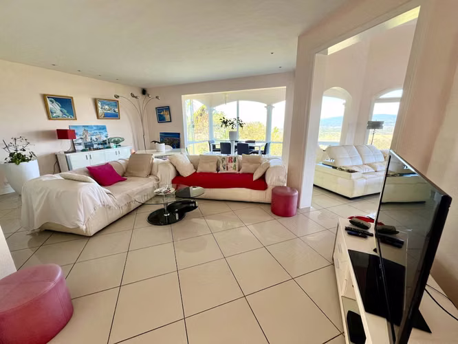 Casa de 3 cuartos, increíble vista, mucha zona verde, condo, Brasil de Mora