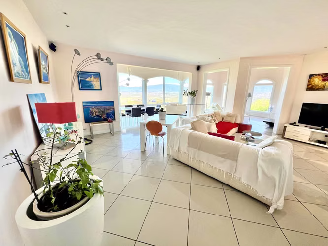 Casa de 3 cuartos, increíble vista, mucha zona verde, condo, Brasil de Mora