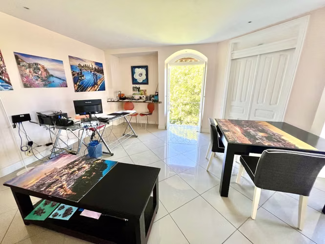 Casa de 3 cuartos, increíble vista, mucha zona verde, condo, Brasil de Mora
