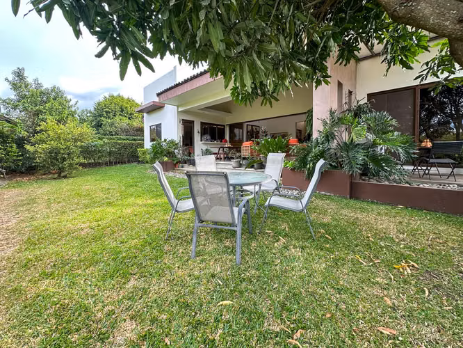 VENTA DE CASA EN CONDOMINIO EN BOSQUE DORADO DE UN NIVEL